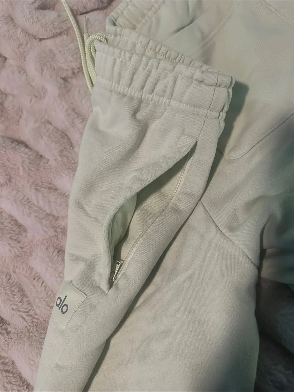Alo Yoga Womens Mint Cream Cozy Sweatpants - Soft Drawstring Bottoms